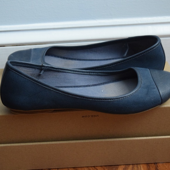 Old Navy Women's Navy Cap-Toe Flats - Size 8 - Picture 6 of 7